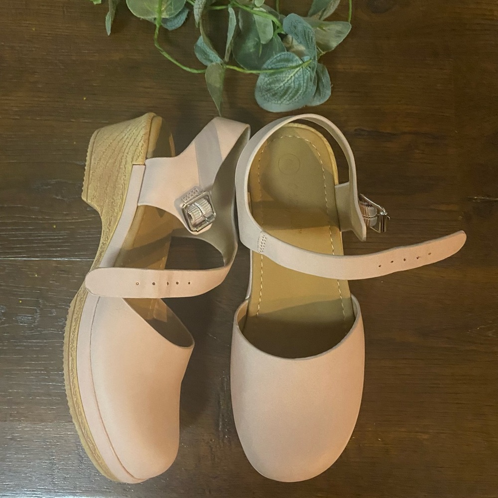 Girls shoes